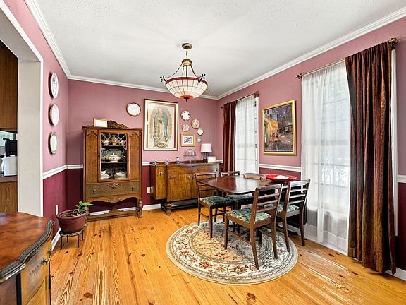 5th image of 1613 Locust Rd