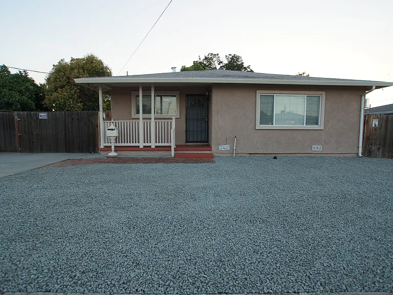 1606 Marie Ave — Photo 3