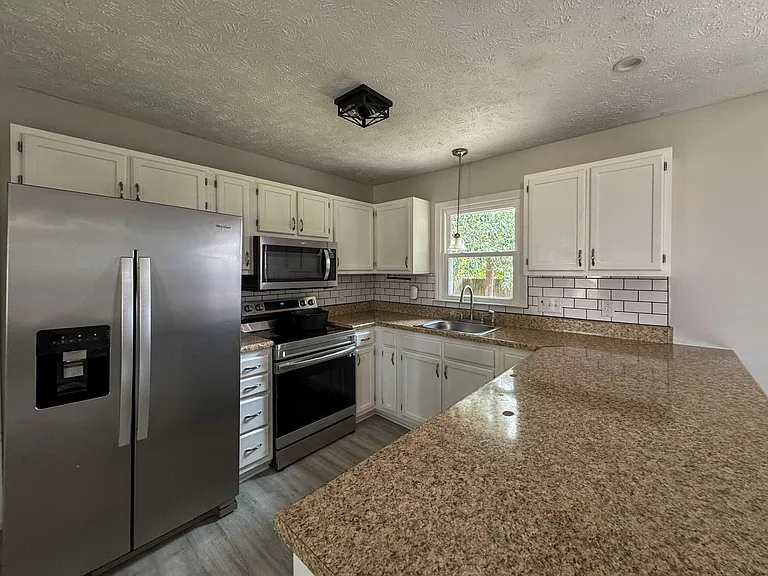 1025 Rim Rd — Photo 6
