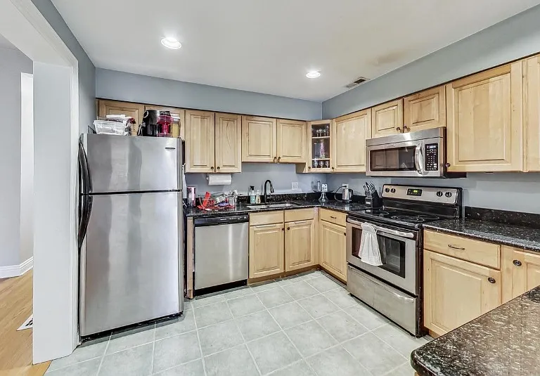 1460 W Irving Park Rd #2 — Photo 15