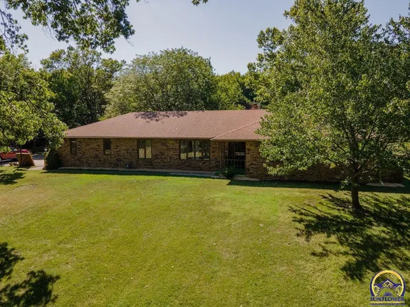 4401 NW Green Hills Rd, Topeka, KS 66618