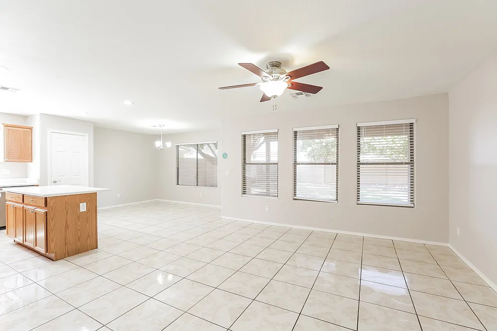 3 bed, 2.0 bath, 1528 sqft, $2,090 — Photo 3