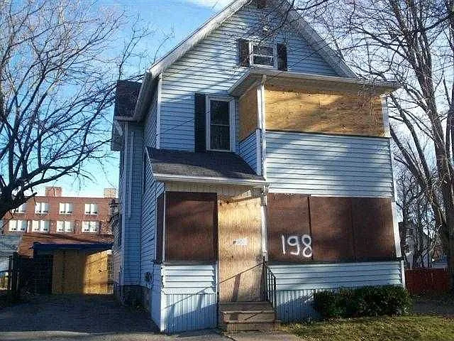 198 Avenue C photo 1