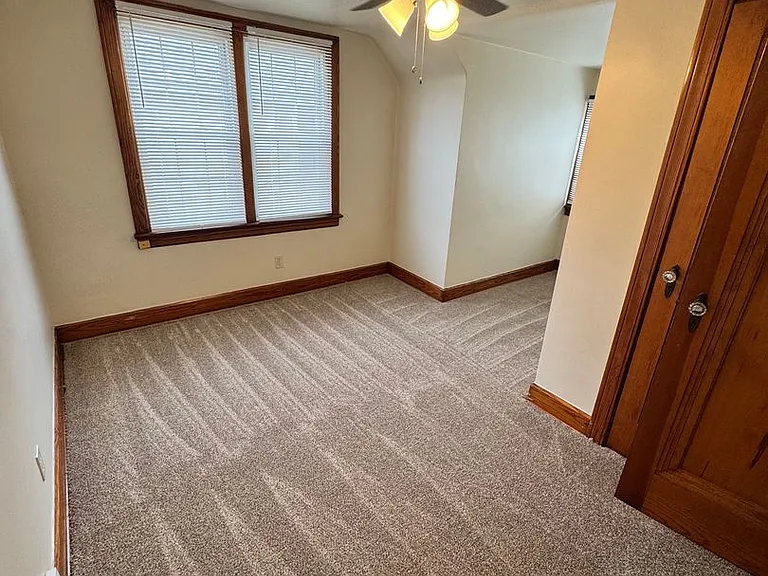 832 Lawrence Ave — Photo 13