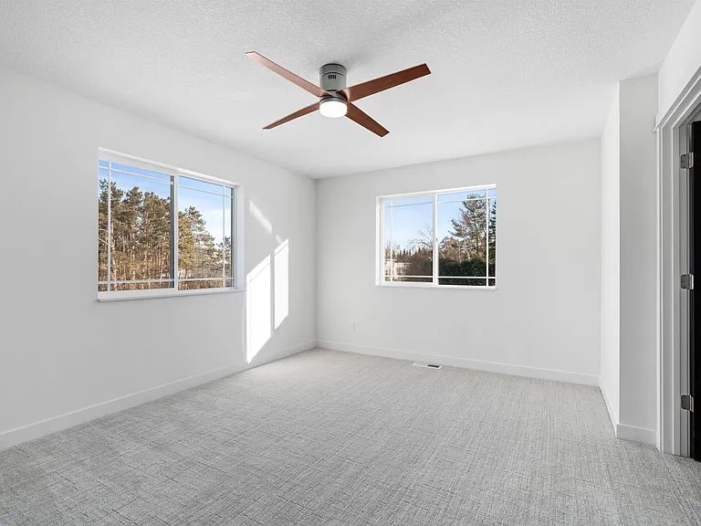 425 W 8th St #21 — Photo 11