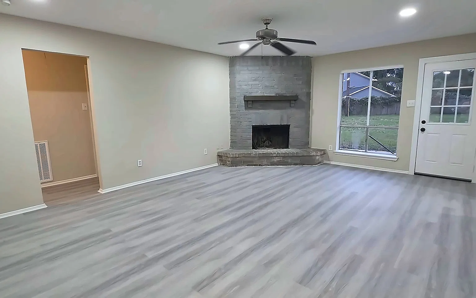 10143 Fernstone Ln — Photo 2