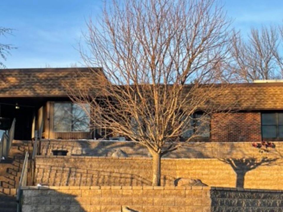1st image of 909 Luther Pl APT 102