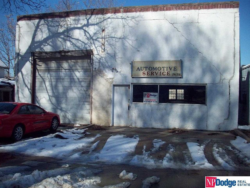 1st image of 318 1st Ave