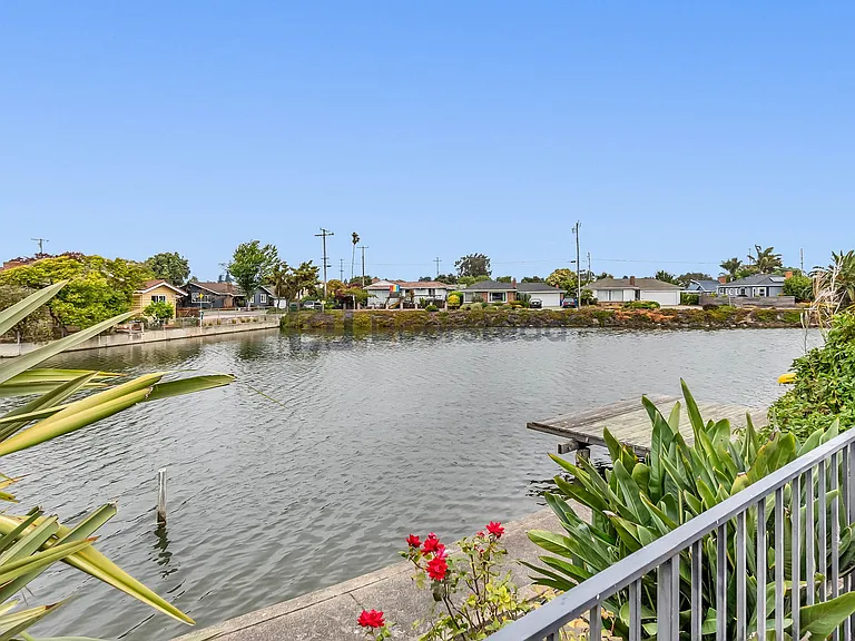2913 Bayview Dr — Photo 39