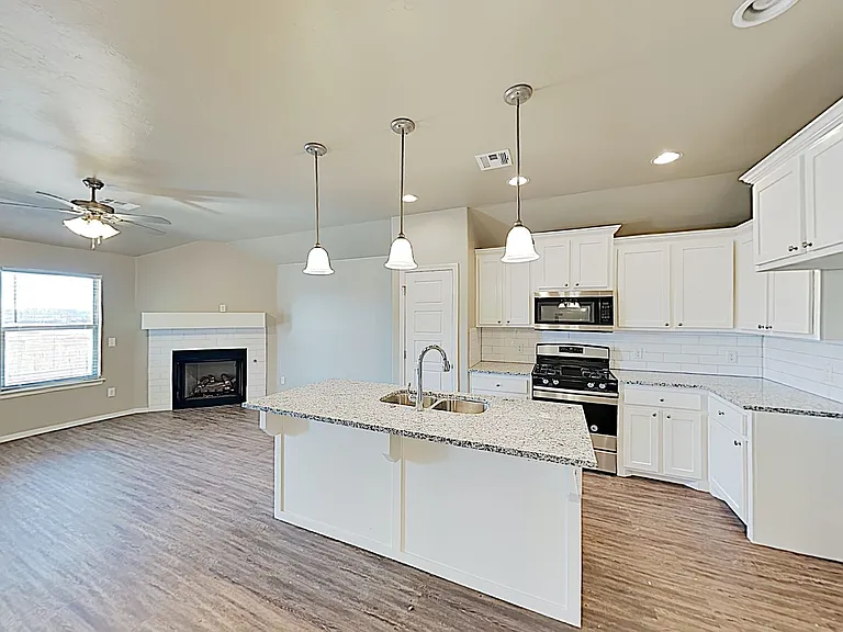 17657 Macarthur Park Dr — Photo 5
