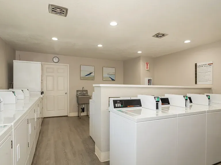 El Macero Apartments — Photo 4