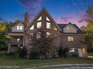 2271 S Stone Barn, Milford, MI 48380