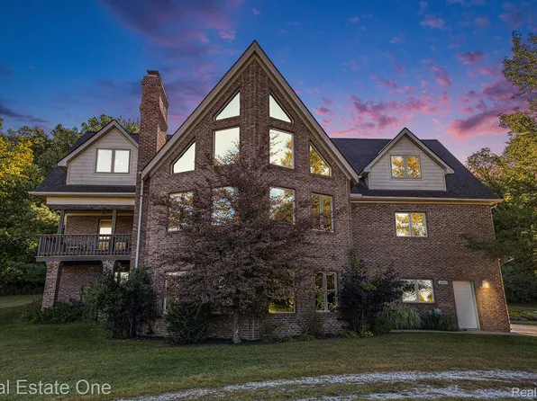 2271 S Stone Barn, Milford, MI 48380