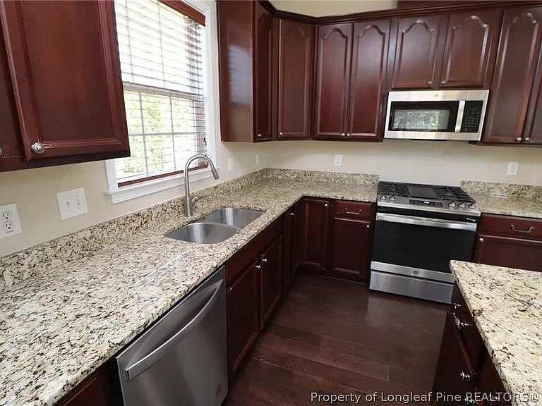 1015 Katie Ln — Photo 18