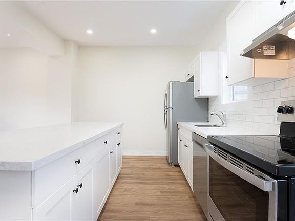 4th image of 55 Winniett St