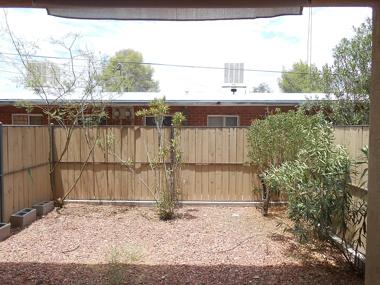 1741 E Hedrick Dr — Photo 35