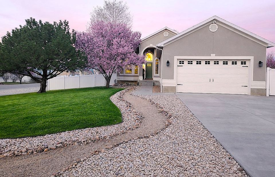 1st image of 867 Poplar Ln