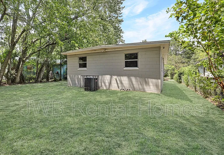 2262 Kingston St — Photo 12