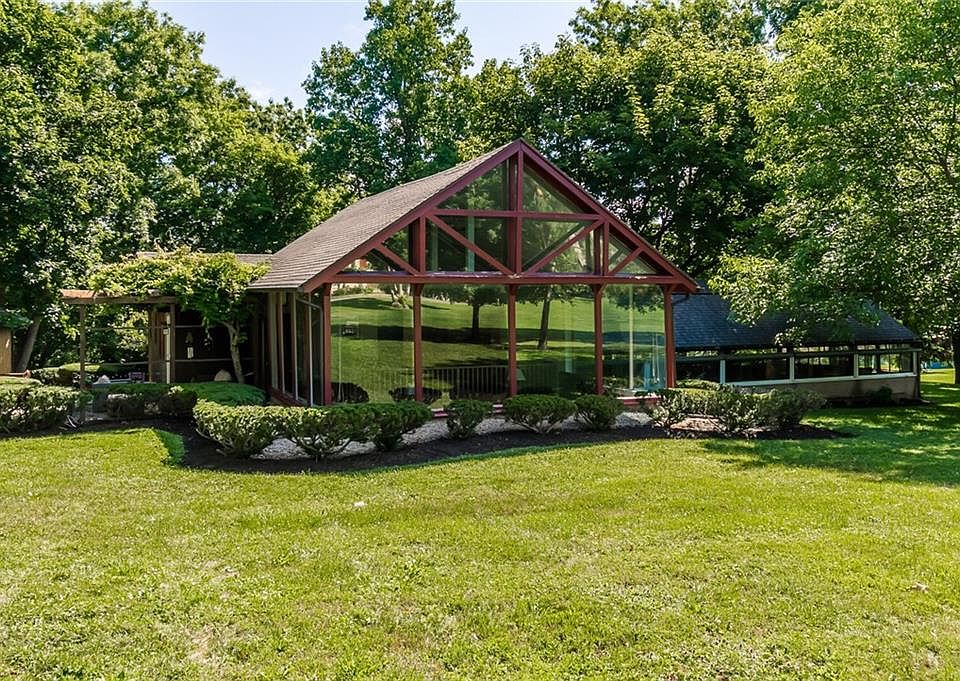 1st image of 100 Grove Dr