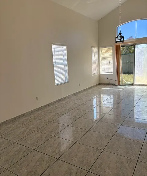 12830 Tiverton Ct — Photo 2