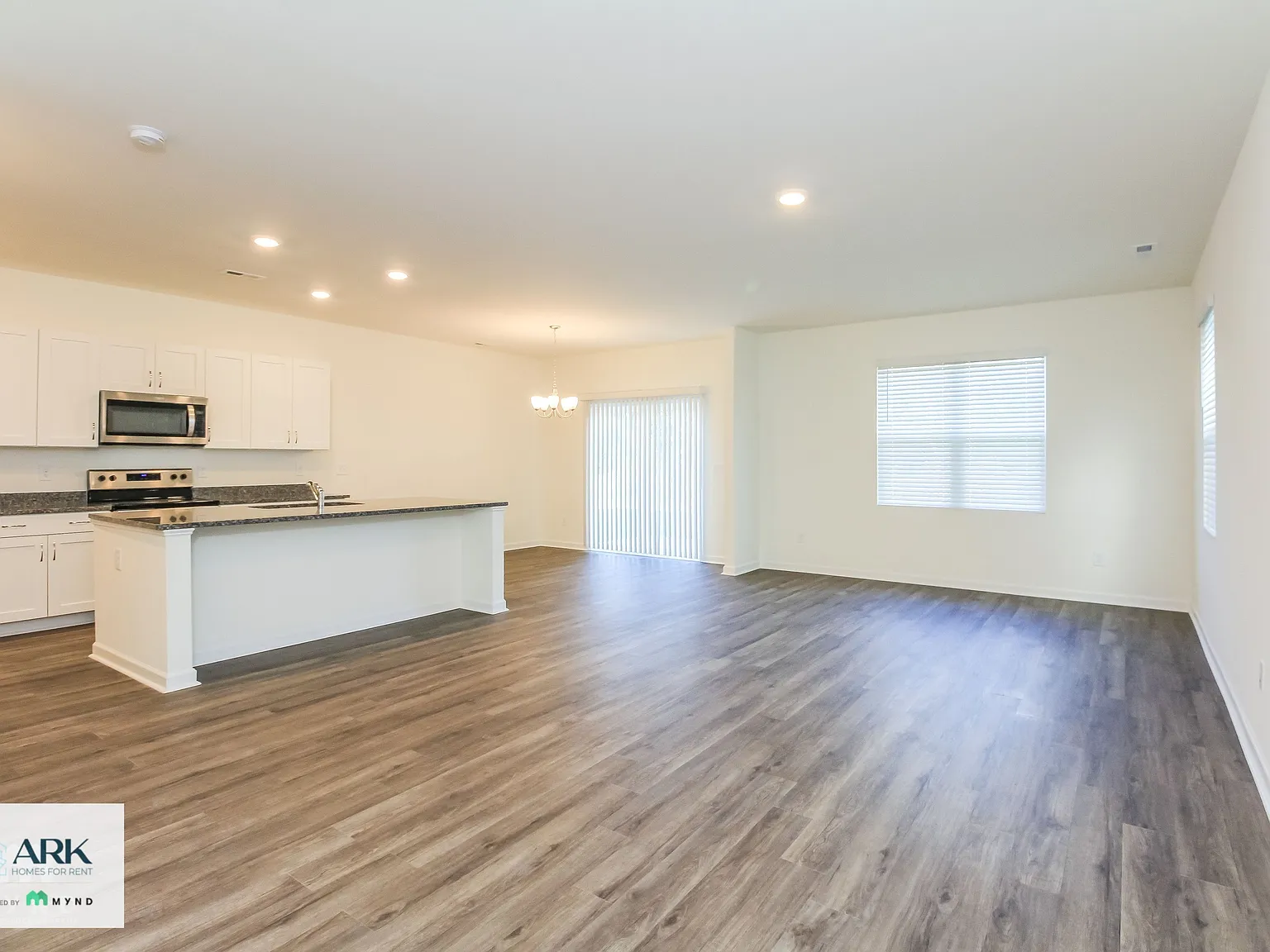 3 bed, 2.5 bath, 2186 sqft, $2,499 — Photo 2