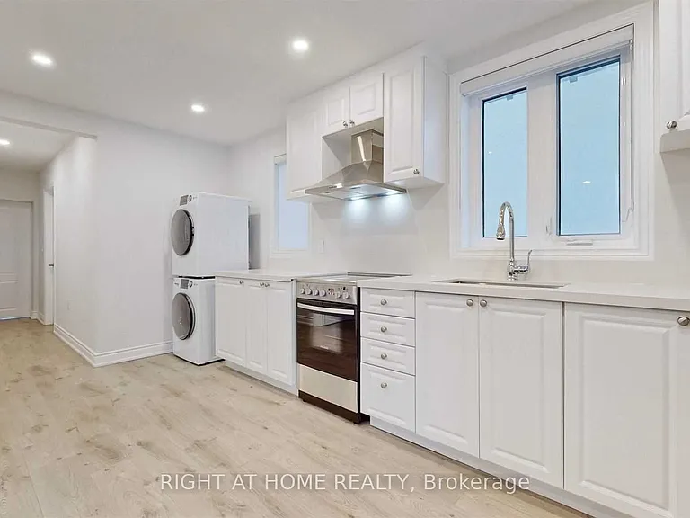 8 Airley Cres #MAIN — Photo 11