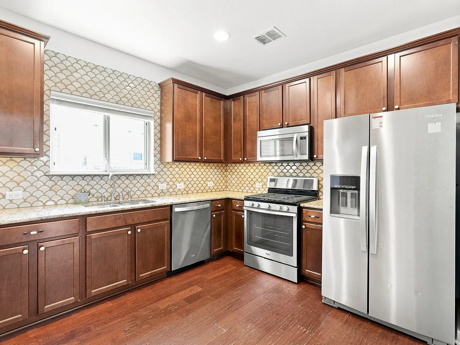 3 bed, 2.5 bath, 1405 sqft, $2,250 — Photo 4
