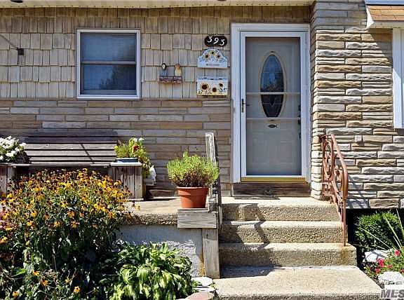 3rd image of 393 Rose St