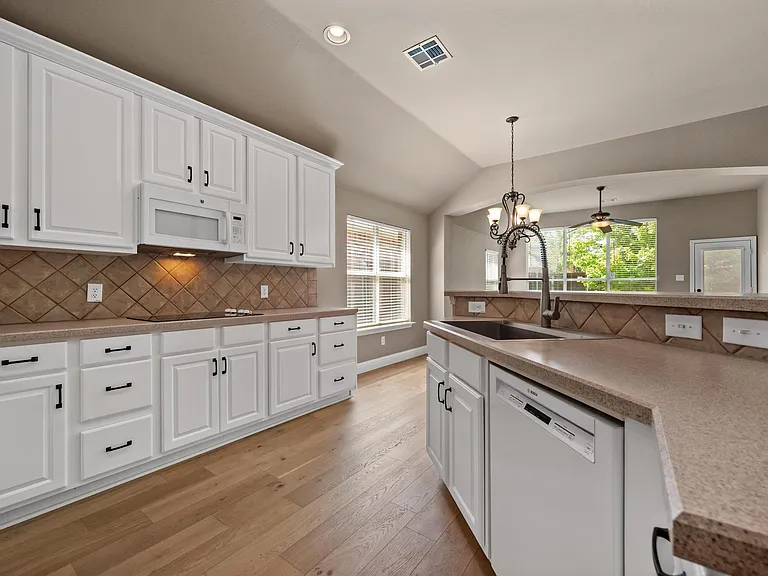 4617 Kingsway Ln — Photo 32