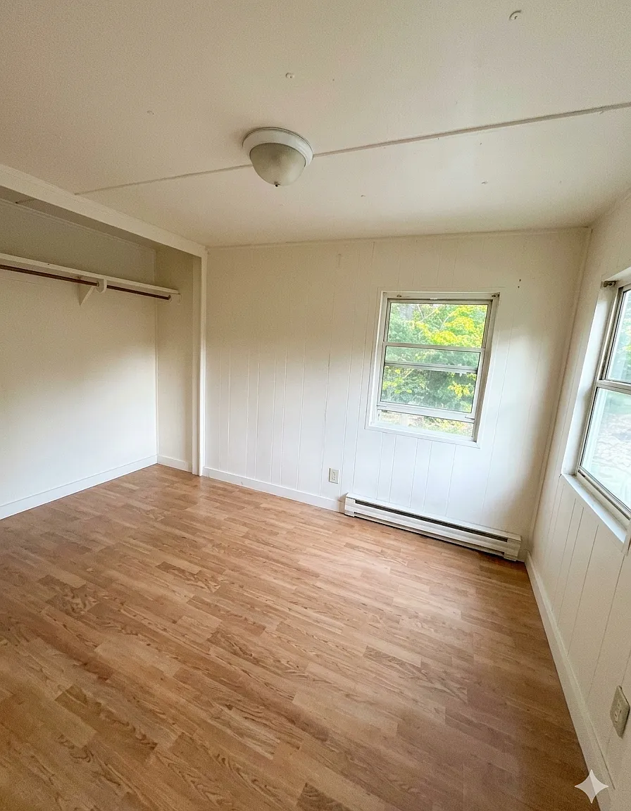 1 bed, 300 sqft, $900 — Photo 3