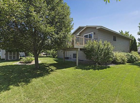 3rd image of 803 Larkspur Ct
