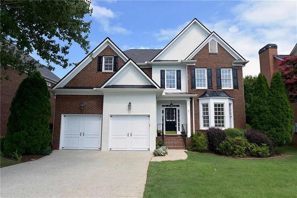 6 bed, 4.5 bath, 5177 sqft, $5,600 — Photo 1