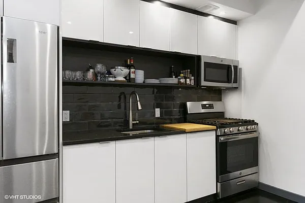 Rented by Venn NY Inc | media 12