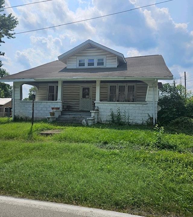 1st image of 208 N 1st St
