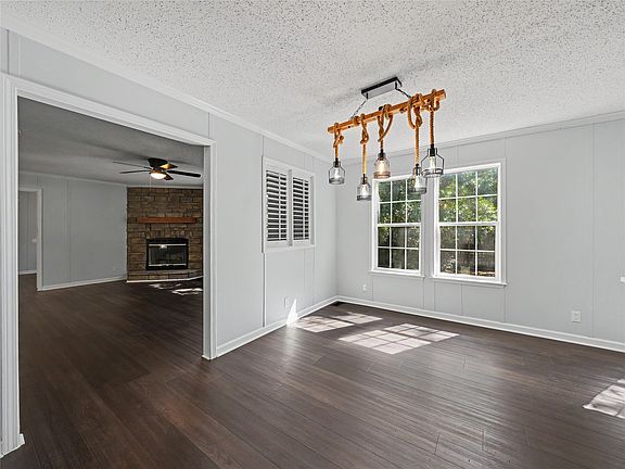 5th image of 109 Summers Cir