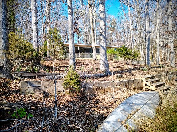 5th image of 144 Latham Dr