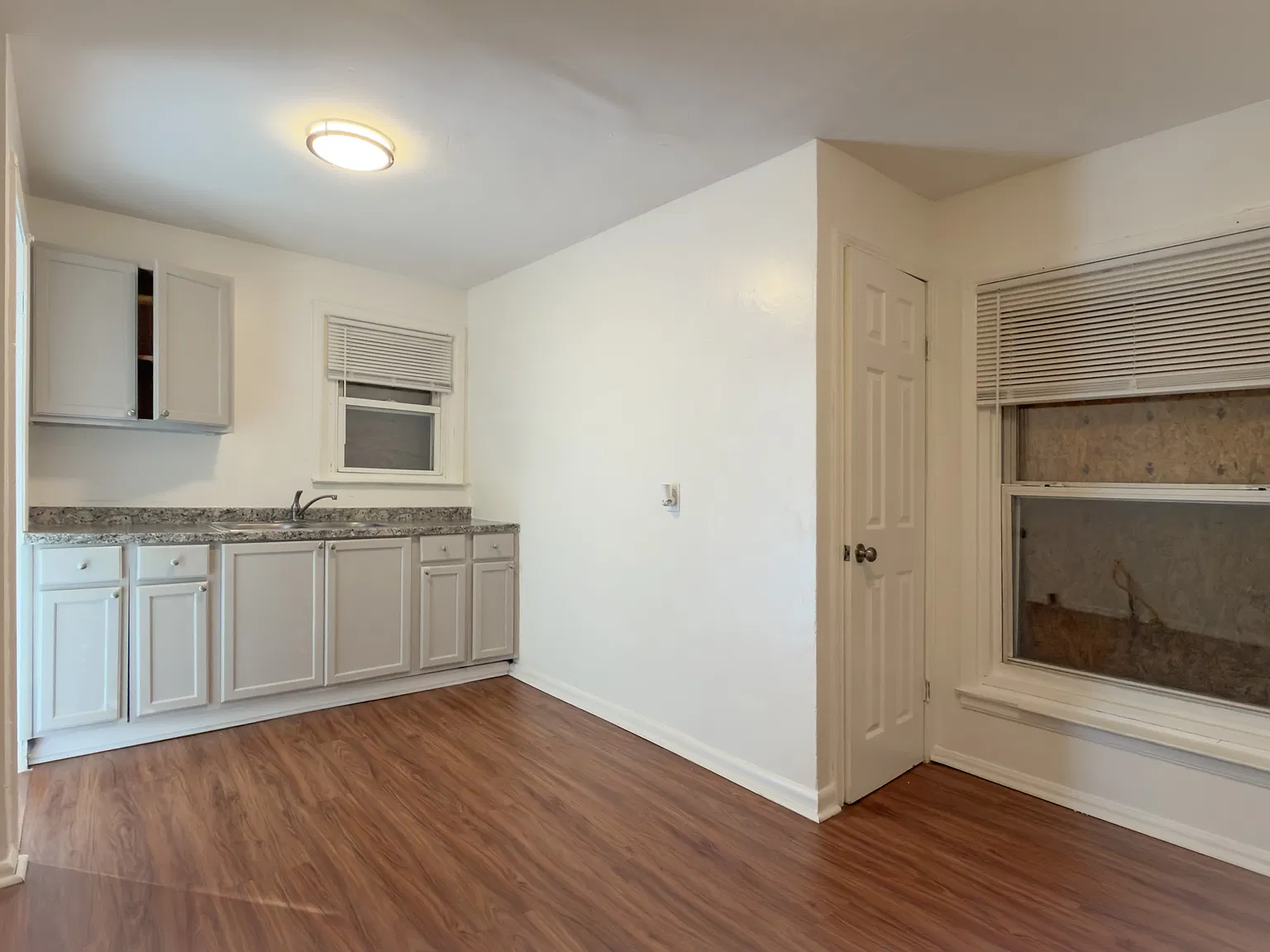 3 bed, 1003 sqft, $1,300 — Photo 3