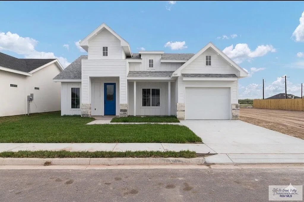 3 bed, 2.0 bath, 1362 sqft, $2,300 — Photo 1