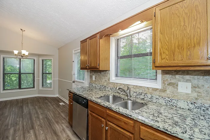 7660 Mountain Creek Way — Photo 8