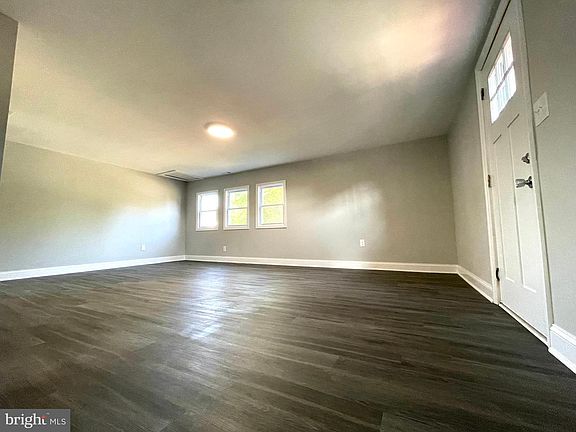 4th image of 818 Philadelphia Ave