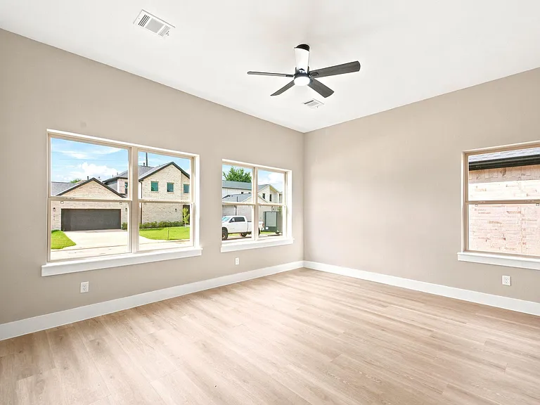 2610 Liguria Ln — Photo 14