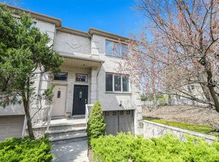 551B 14th St #B, Palisades Park, NJ 07650