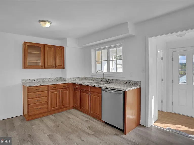 3208 Main St #1 — Photo 15