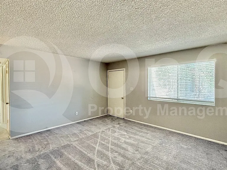 2201 W Belmont Ave #4 — Photo 8