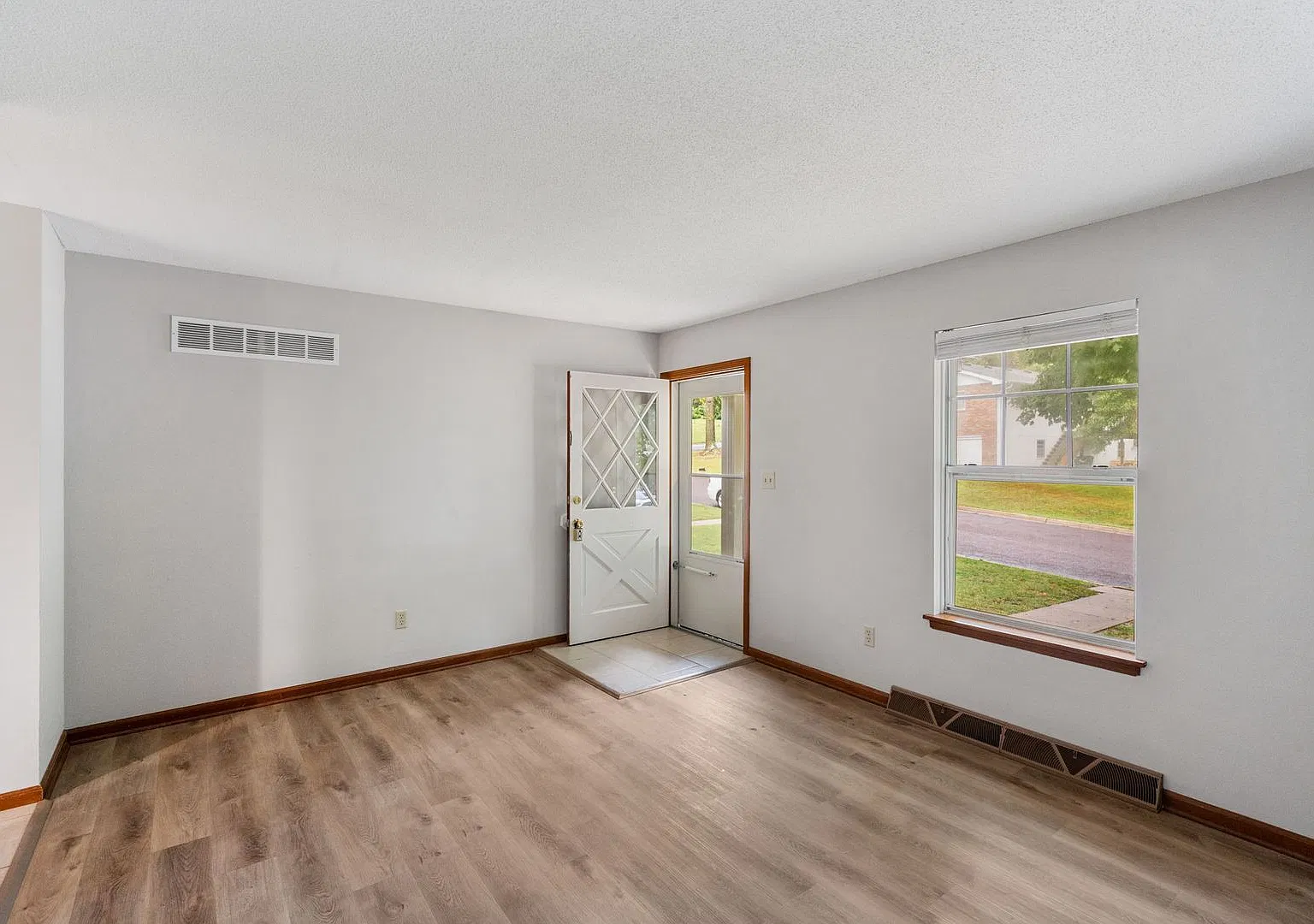 1712 Oxford Dr., A & B — Photo 2