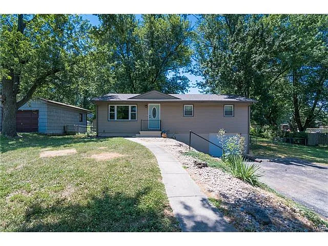 109 3rd St photo 1