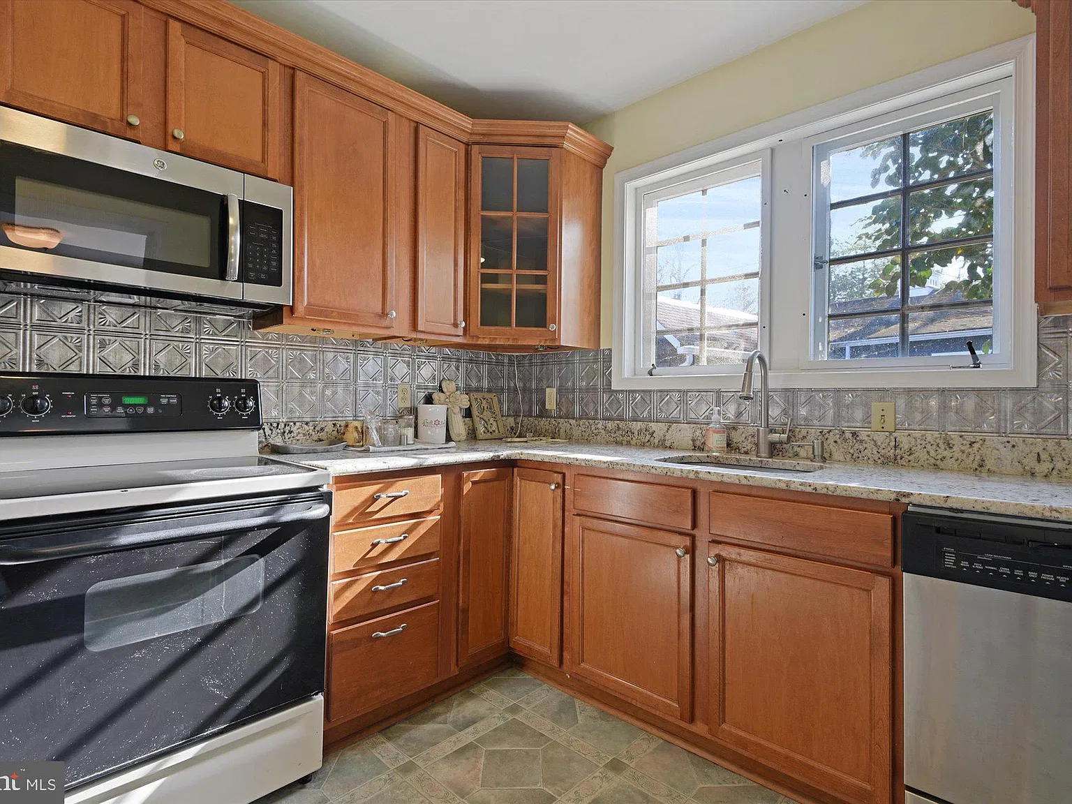 2 bed, 1.5 bath, 1624 sqft, $3,000 — Photo 4