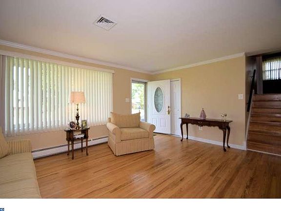 4th image of 414 Park Dr