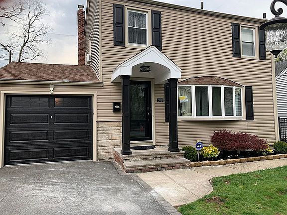 5th image of 318 Division Ave