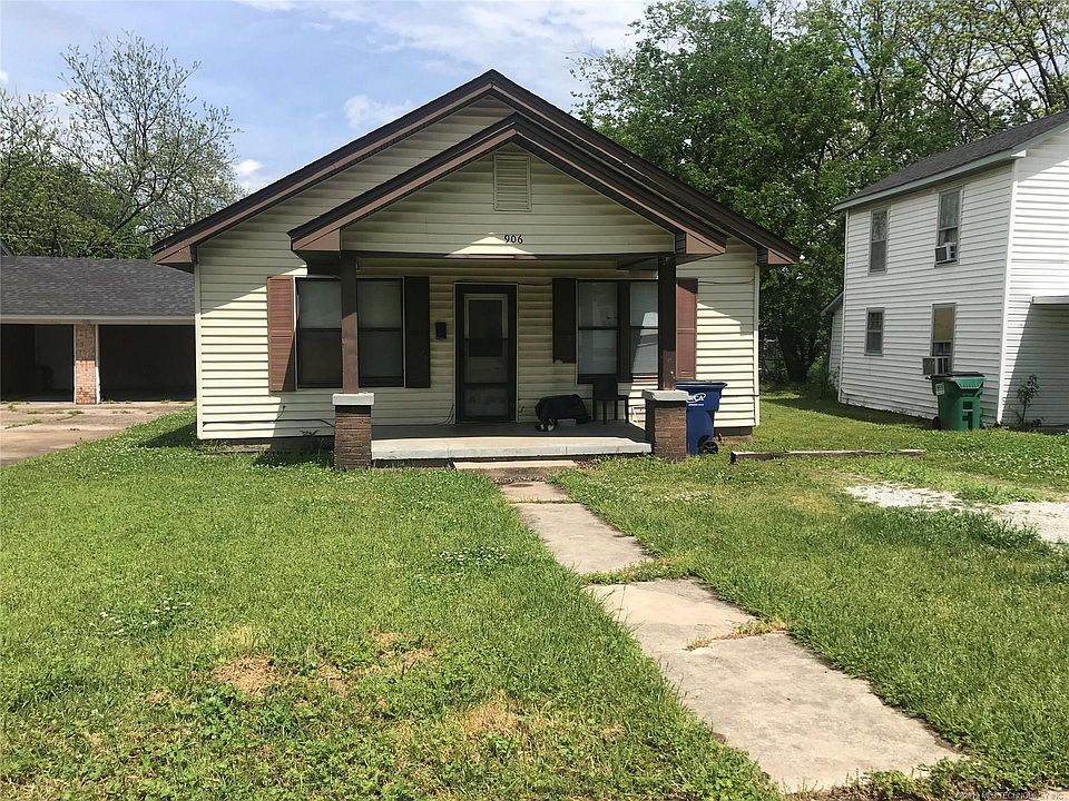 2nd image of 904 E Corona St